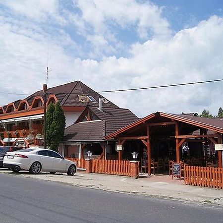 Retro Hotel Merid Zamardi Zamárdi Exterior photo