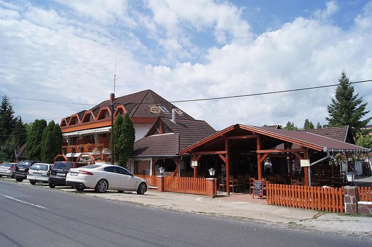 Retro Hotel Merid Zamardi Zamárdi Exterior photo